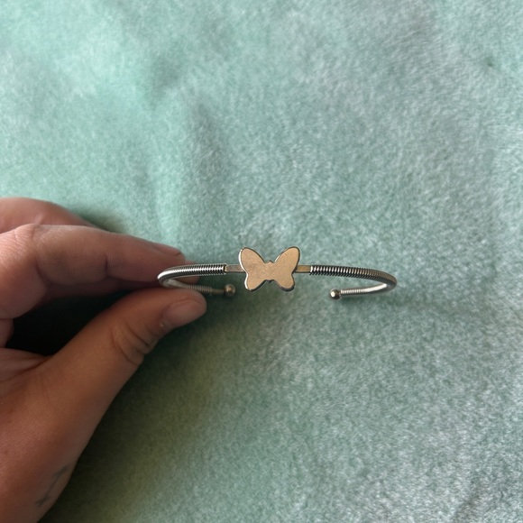 🍓VTG DEADSTOCK 1980s SILVER BUTTERFLY BANGLE BRACELET - Picture 3 of 6